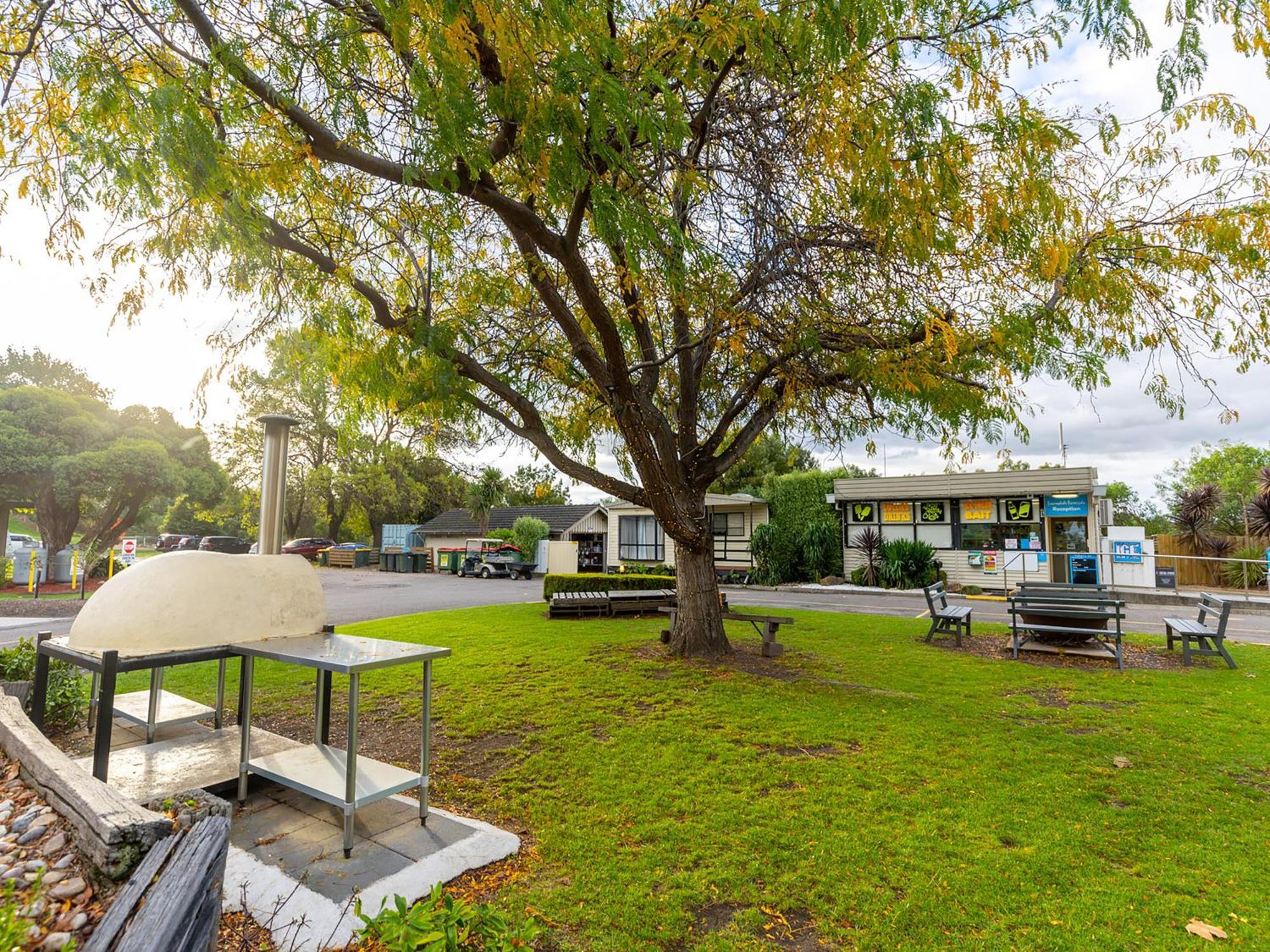 Nrma Bairnsdale Riverside Holiday Park Екстериор снимка