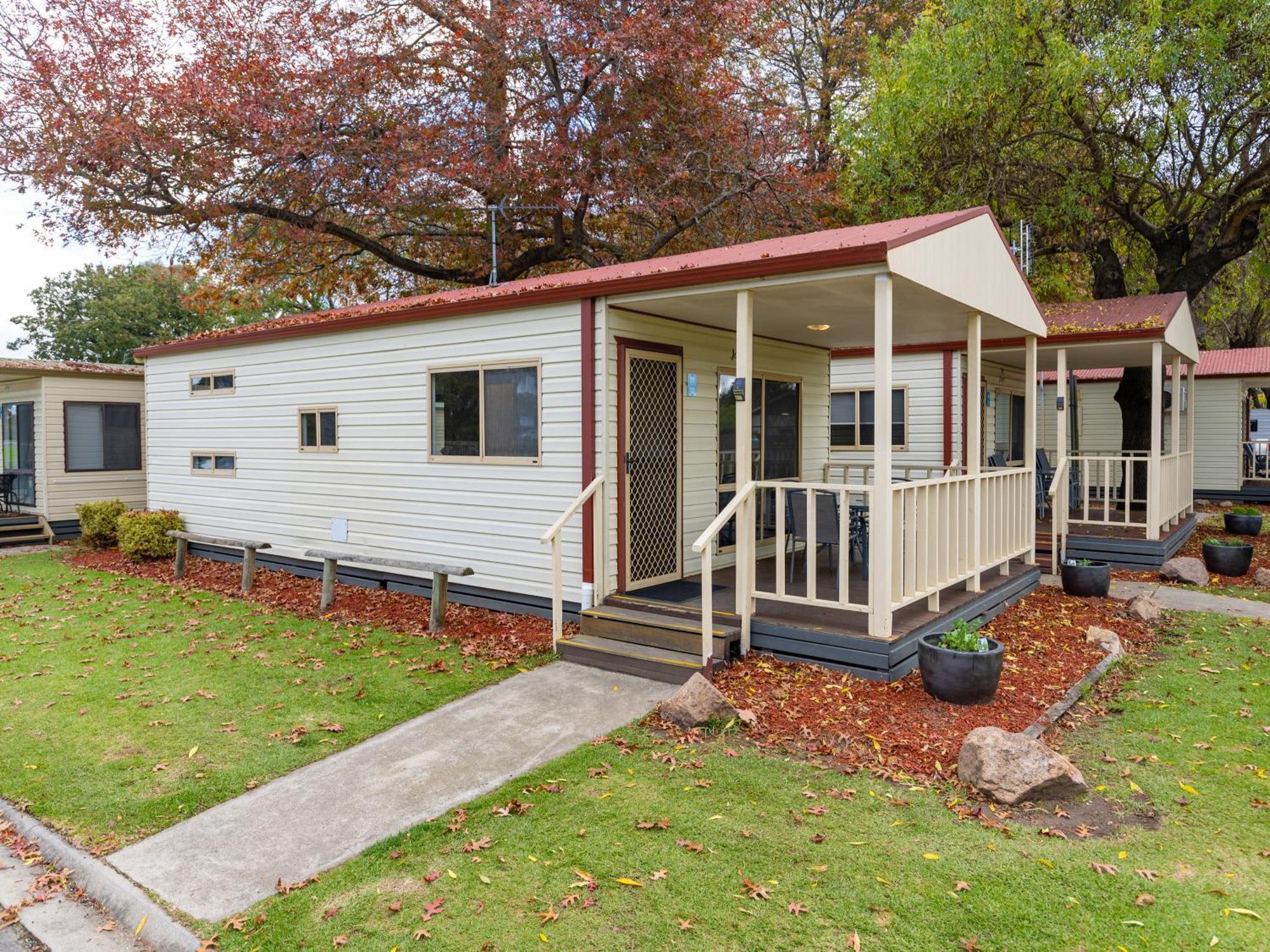 Nrma Bairnsdale Riverside Holiday Park Стая снимка