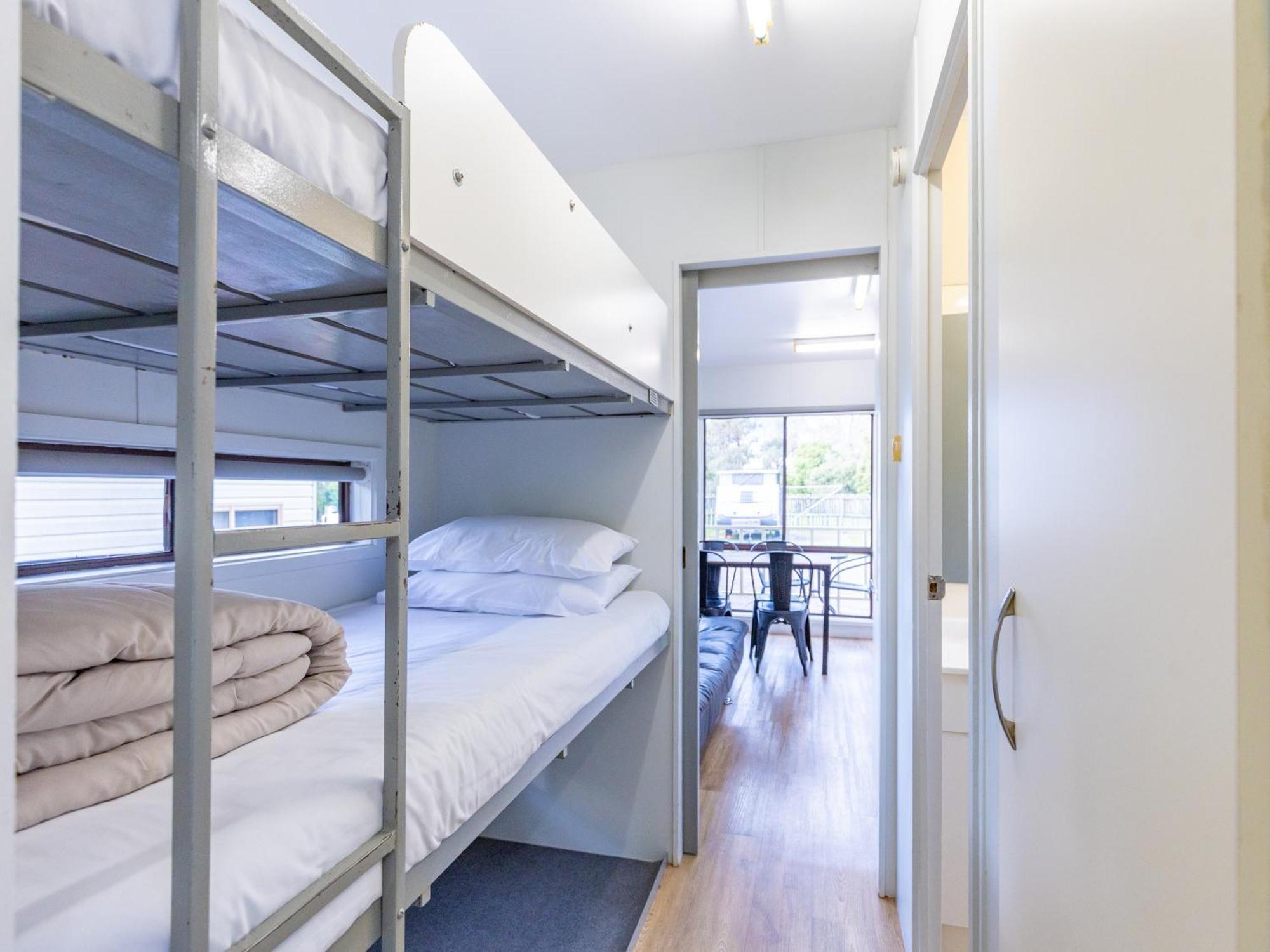 Nrma Bairnsdale Riverside Holiday Park Стая снимка
