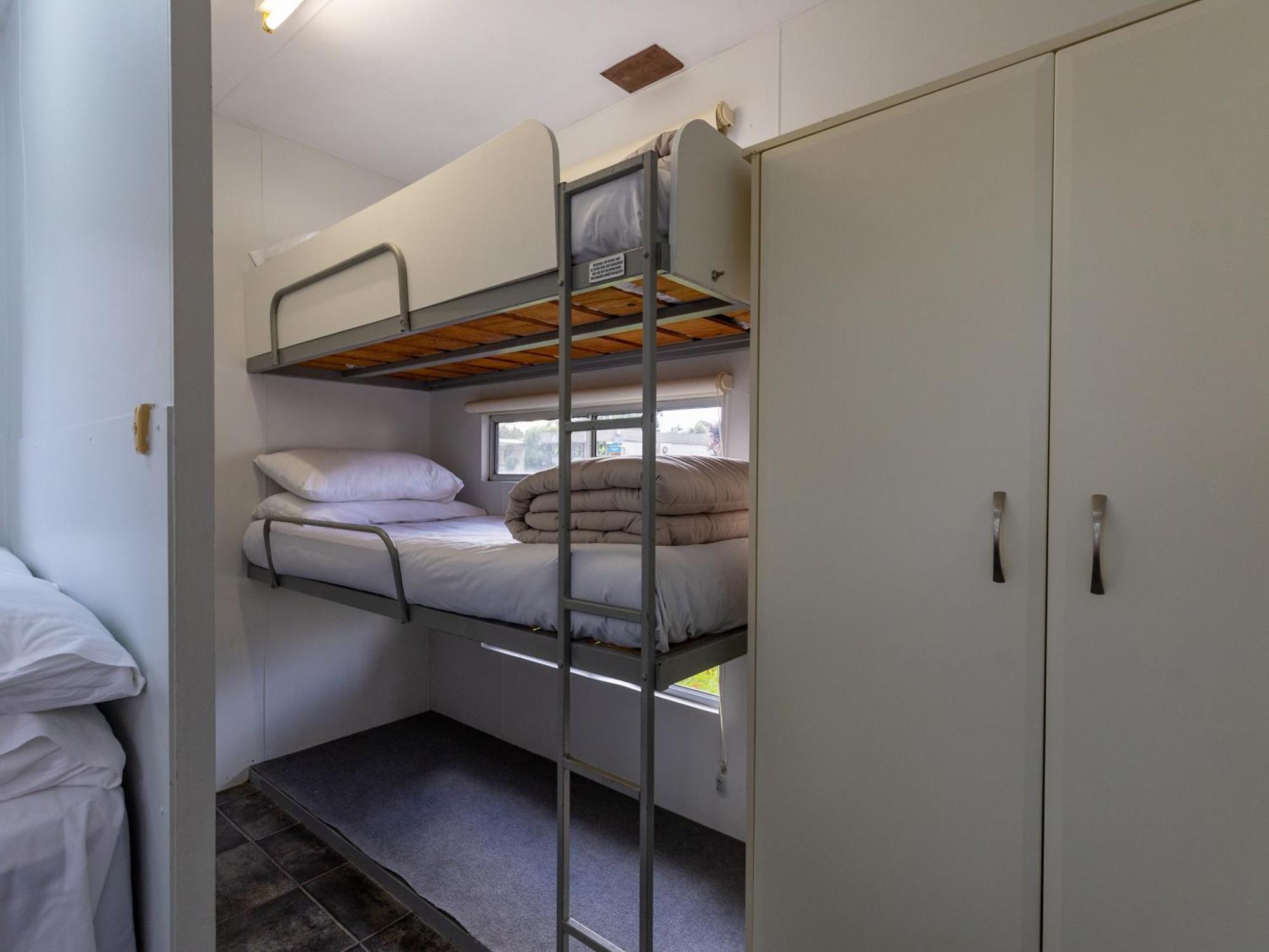 Nrma Bairnsdale Riverside Holiday Park Стая снимка