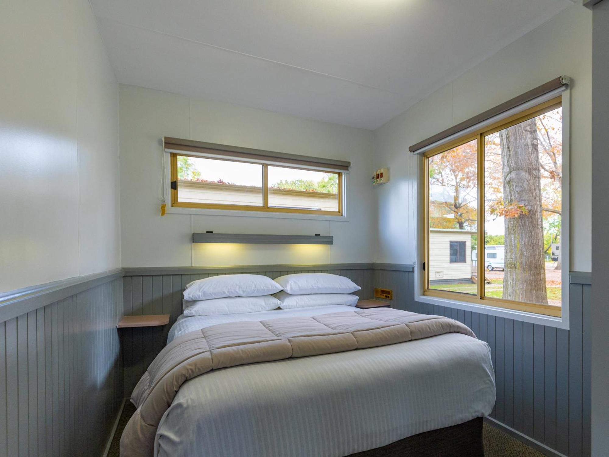 Nrma Bairnsdale Riverside Holiday Park Стая снимка