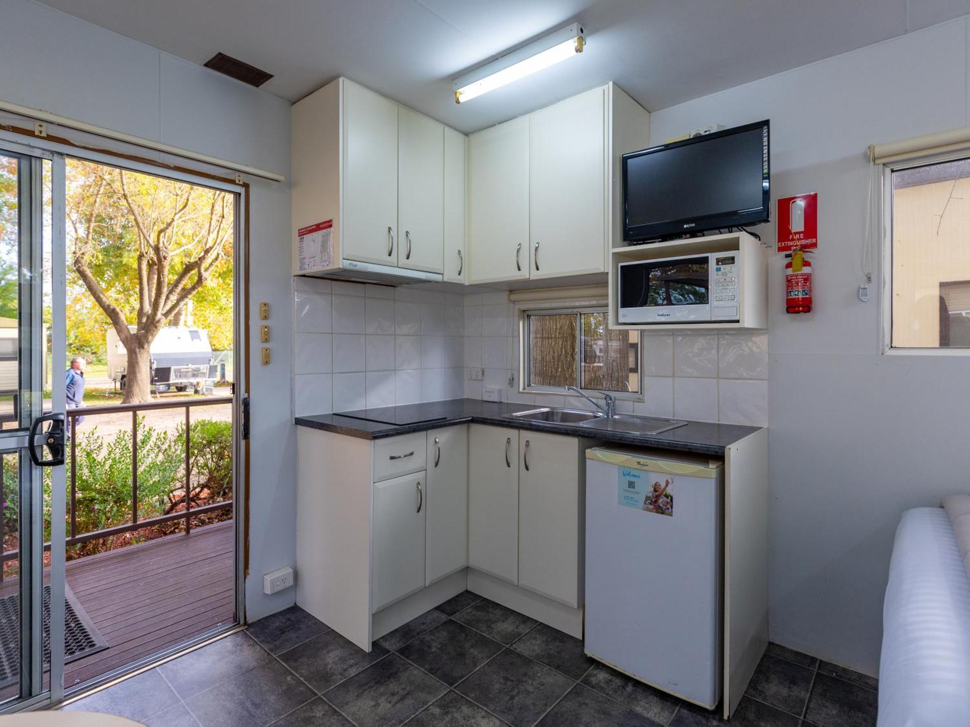 Nrma Bairnsdale Riverside Holiday Park Стая снимка
