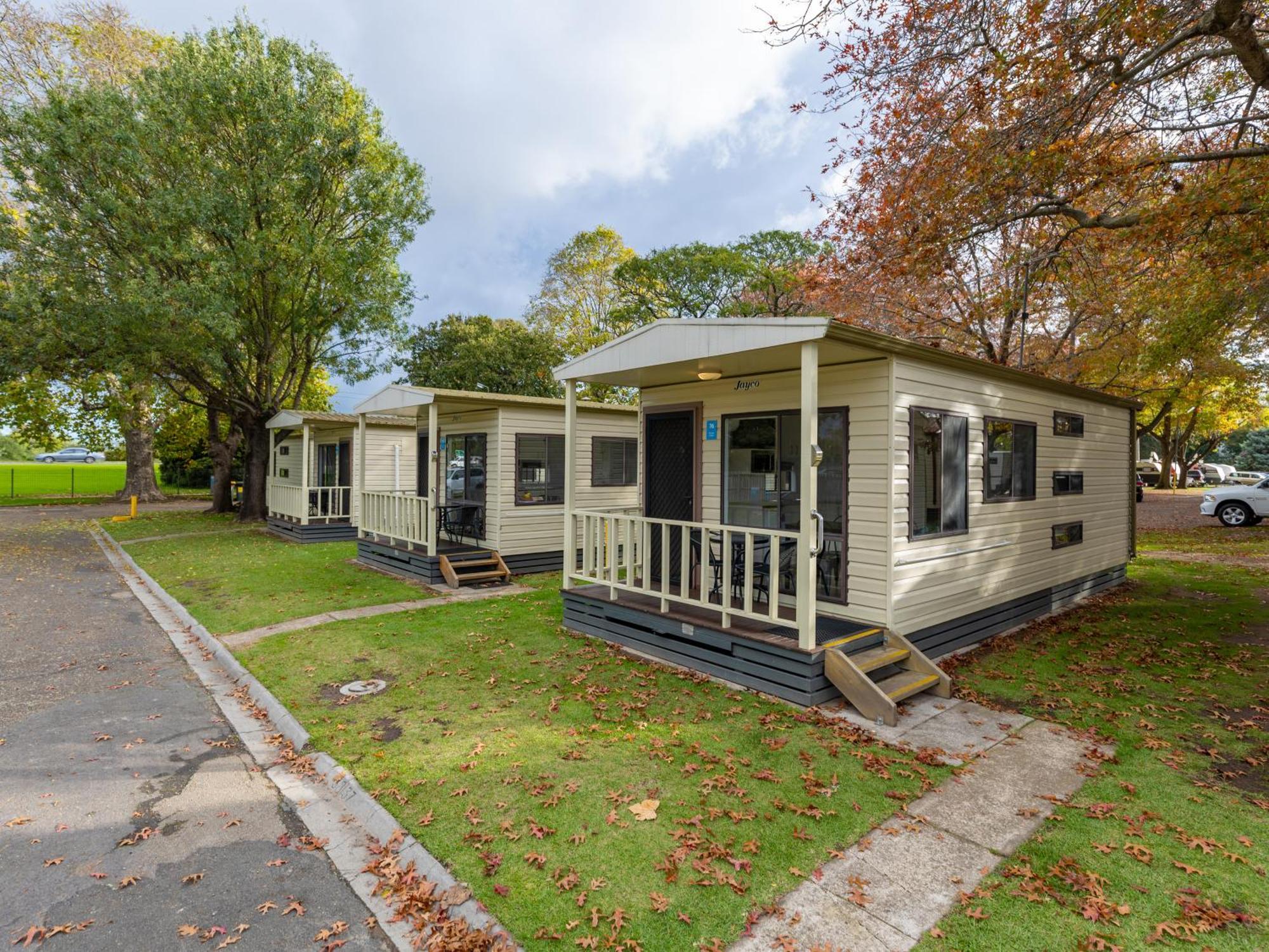 Nrma Bairnsdale Riverside Holiday Park Стая снимка