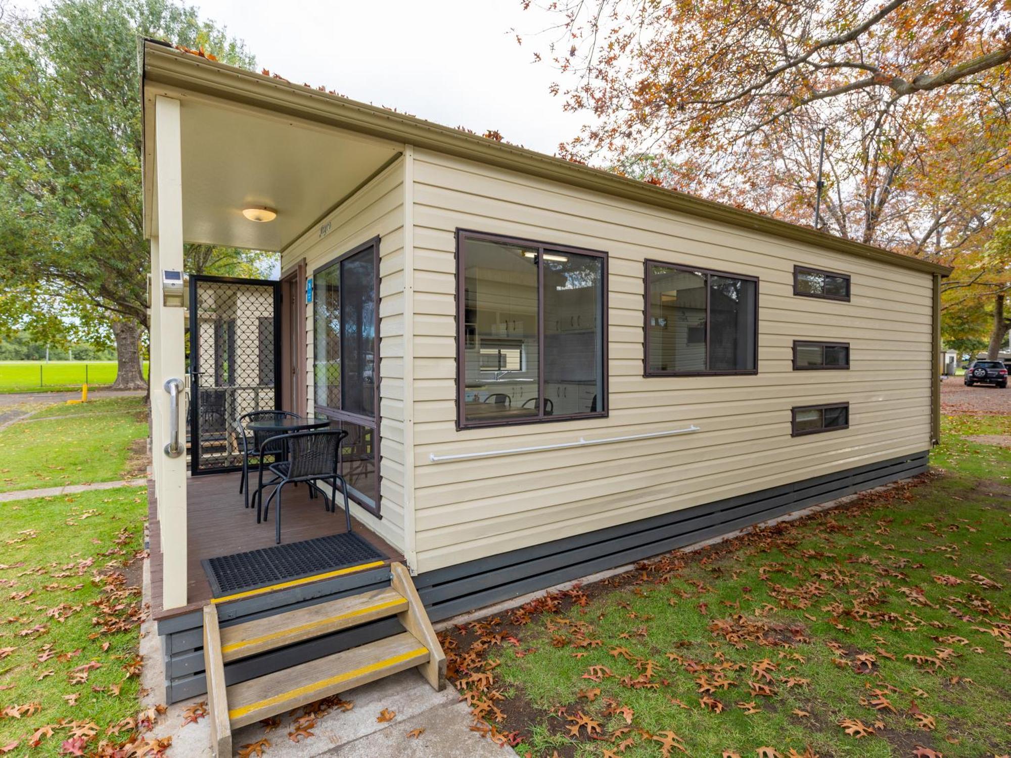 Nrma Bairnsdale Riverside Holiday Park Стая снимка